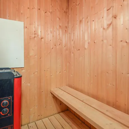 Romo 34 With Hot Tub